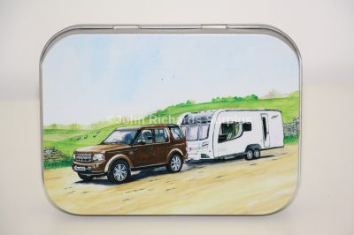 Sue Podbery Collection Tobacco Tin Land Rover Discovery 4 With Caravan SP203MMT