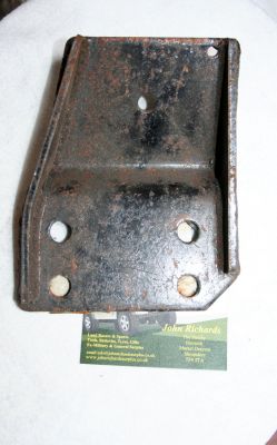 Land Rover R/H gearbox mounting bracket 594784