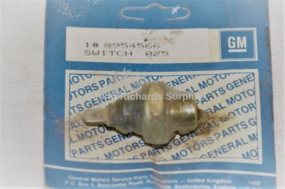 Bedford Vauxhall Oil Pressure Switch 8954566