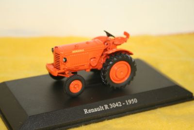 Universal Hobbies Die Cast Renault R 3042 Tractor 1:43 scale 6021