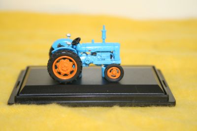 Oxford Die Cast Fordson Tractor 1:76 scale 76TRAC001