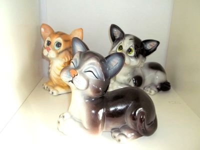 Larger Than Life Pets Novelty Cat Money Box in Three Styles 36102