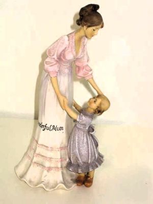 The Juliana Collection Wonderful Mum Figurine With Girl 59446