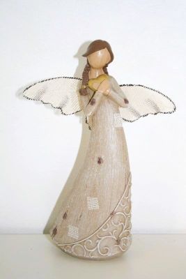 Woodland Angel Holding A Heart From The Woodland Angels Figurine Range 61029