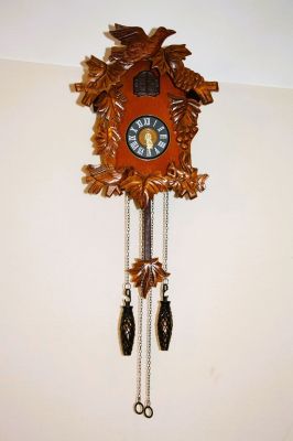 Traditional Style Wooden Cuckoo Clock With Birds and Squirrel 6754