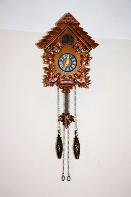 Traditional Style Wooden Cuckoo Clock With Birds and Squirrel 6760