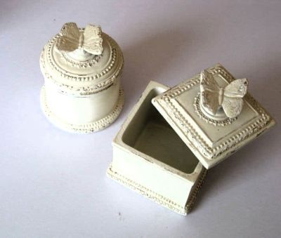 Vintage Style Cream Trinket//Pill Box With Butterfly Lid. Available in 2 Styles 680405 