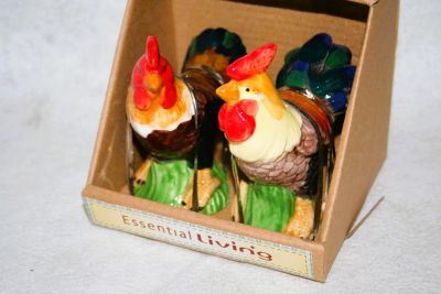 Ceramic Hen & Cockrel Salt and Pepper Cruet Set D7652