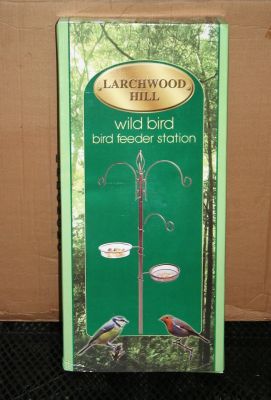 Larchwood Hill Pole Mounted Bird Feeding Station 