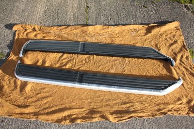 Discovery 3 & 4 Side Step Pair New With Marks and Damage VPLAP0035 A (Collection Only)
