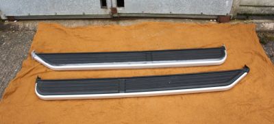 Discovery 3 & 4 Side Step Pair New With Marks and Damage VPLAP0035 B (Collection Only)