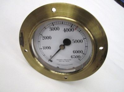 Tomey pressure gauge