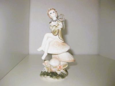 Flower Fairy sat on a Toadstool ornament 2 Styles NW84