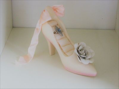 Pink Shoe Ring Jewellery Holder-Stand