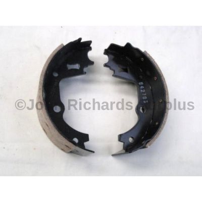 Land Rover hand brake shoe pair STC2880