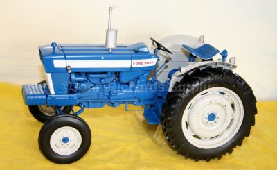 Universal Hobbies Die Cast Ford 5000 Tractor 1:16 scale UH2705