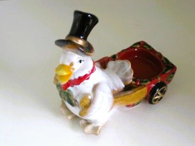 Cute Ceramic Christmas T Light Holder Duck with Wheelbarrow  X204
