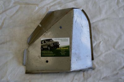 Land Rover Rear Body L/H Lamp Cover 330205