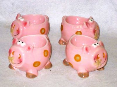 Ceramic Set of 4 Novelty Pink Pig Egg Cups 0295