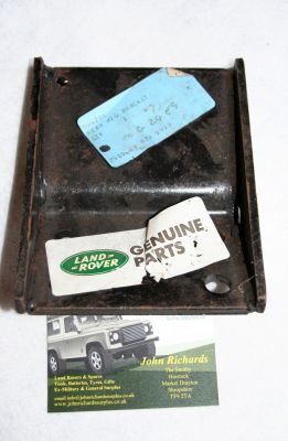Land Rover L/H gearbox mounting bracket 594788