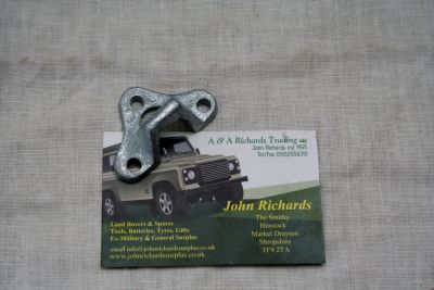 Land Rover bonnet catch staple 300693
