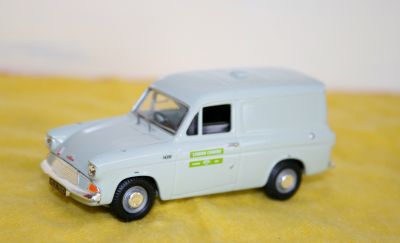 Corgi Die Cast Ford Anglia 7cwt Van 1:43 scale VA00418