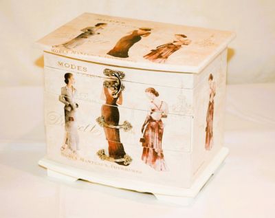 Fashionable Ladies Wooden Jewellery Box 2753