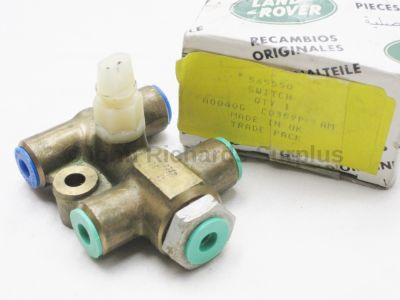 Range Rover Classic PDWA brake valve Triumph Stag MG brake switch - Brand New Old Stock 565550 