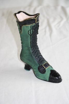 Creative Gifts Boots of Distinction Trinket Holder-Ornament Green D6577 A