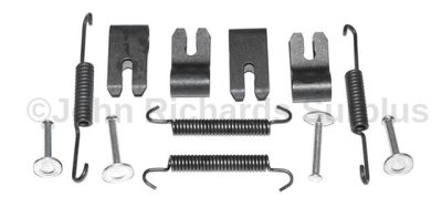 Handbrake Shoe Fitting Kit LR001023