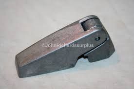 Land Rover Defender R/H Windscreen Hinge MXC7846