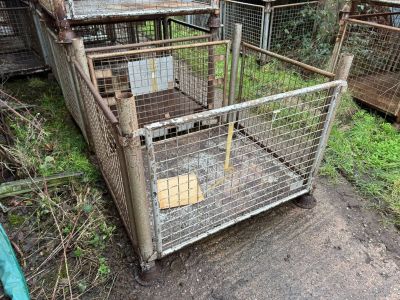 EX MOD 4 Post Pallets/Stillages With Removable Gates (Collection Only)
