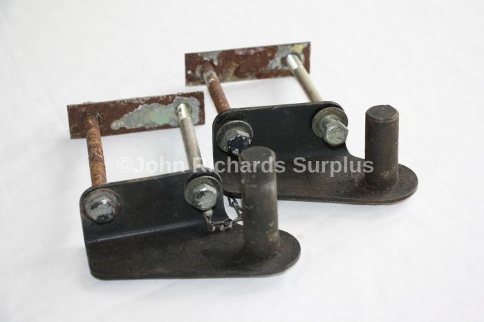 Land Rover Defender / Series Bolt-On Tailboard Hinge Bracket Kit – DA2498 / NRC9749