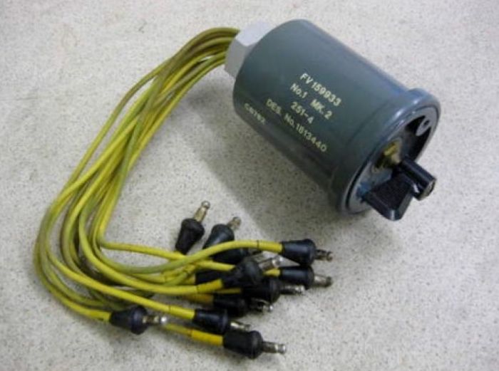 Military vehicle fuel gauge switch FV159933 5930998048881