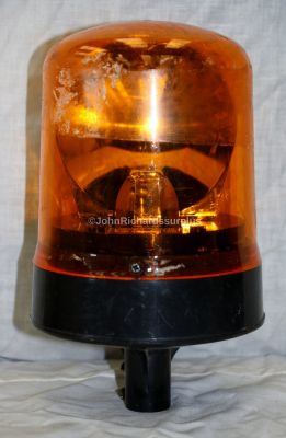 Britax 12 Volt Pole Mount Amber Rotating Beacon 372-01 Used 